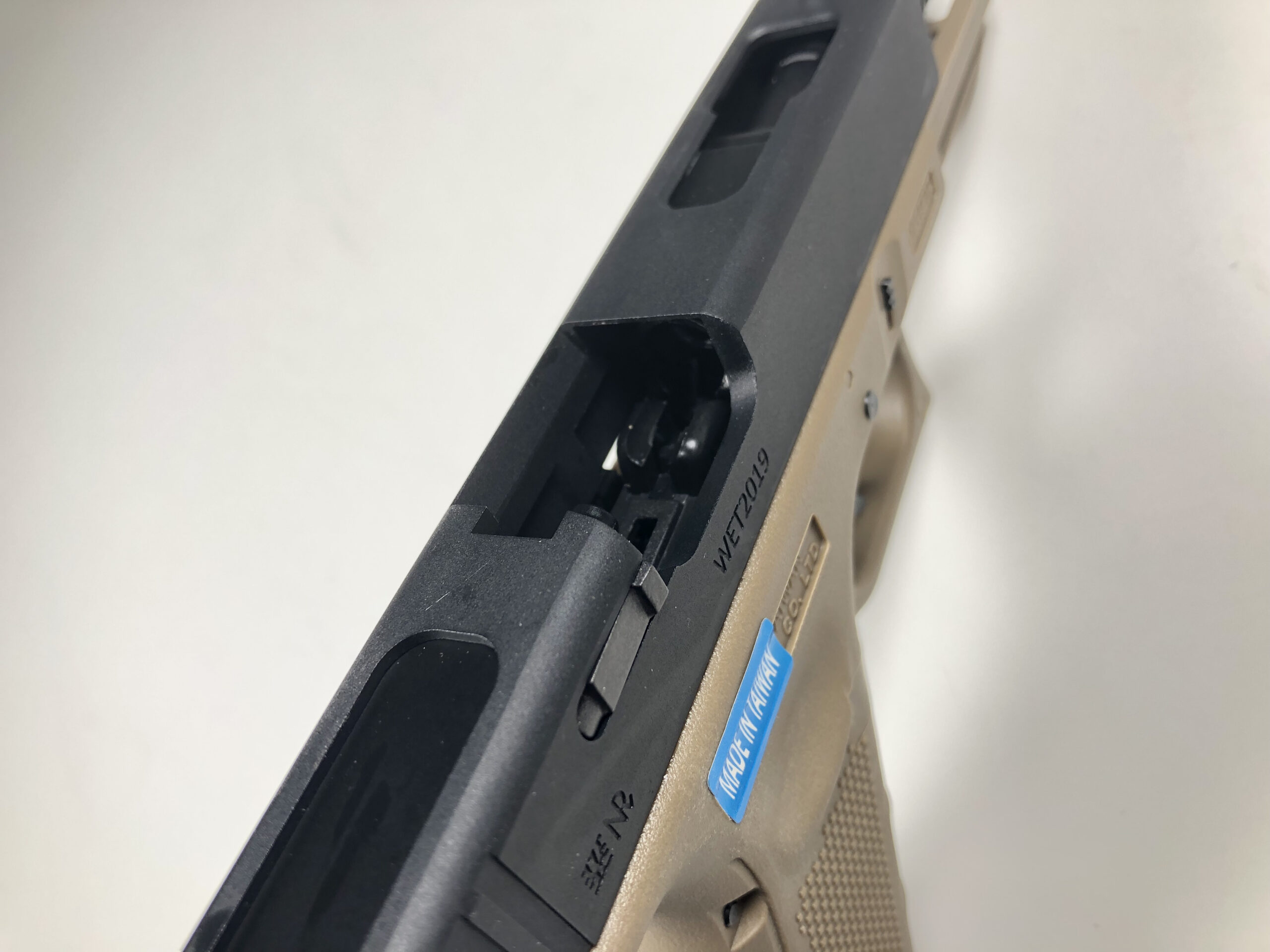 WE GBB Gas Pistol R18C Gen4 - Black/Tan OD-A-WE00144 asgbox.pl WE GBB Gas Pistol R18C Gen4 - Black/Tan - obrazek 4