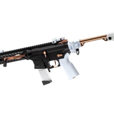 Alternative view of FAR 9 Macaron Black/White