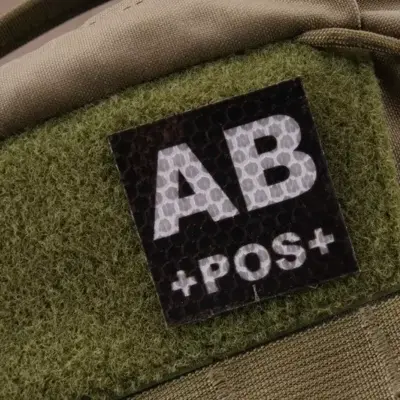 Alternative view of Naszywka IR z grupą krwi: AB POS