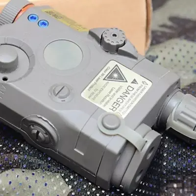 Alternative view of Pojemnik na baterię PEQ-15 i FG